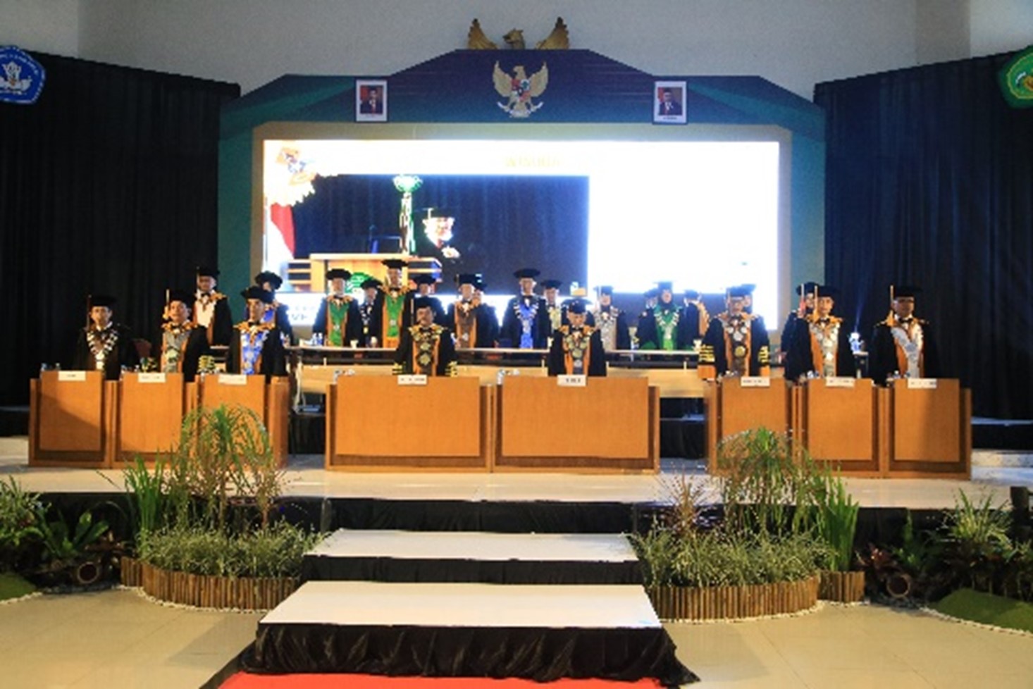 UNSIL SUKSES MEWISUDA 750 MAHASISWA GELOMBANG IV TAHUN 2022/2023 ...